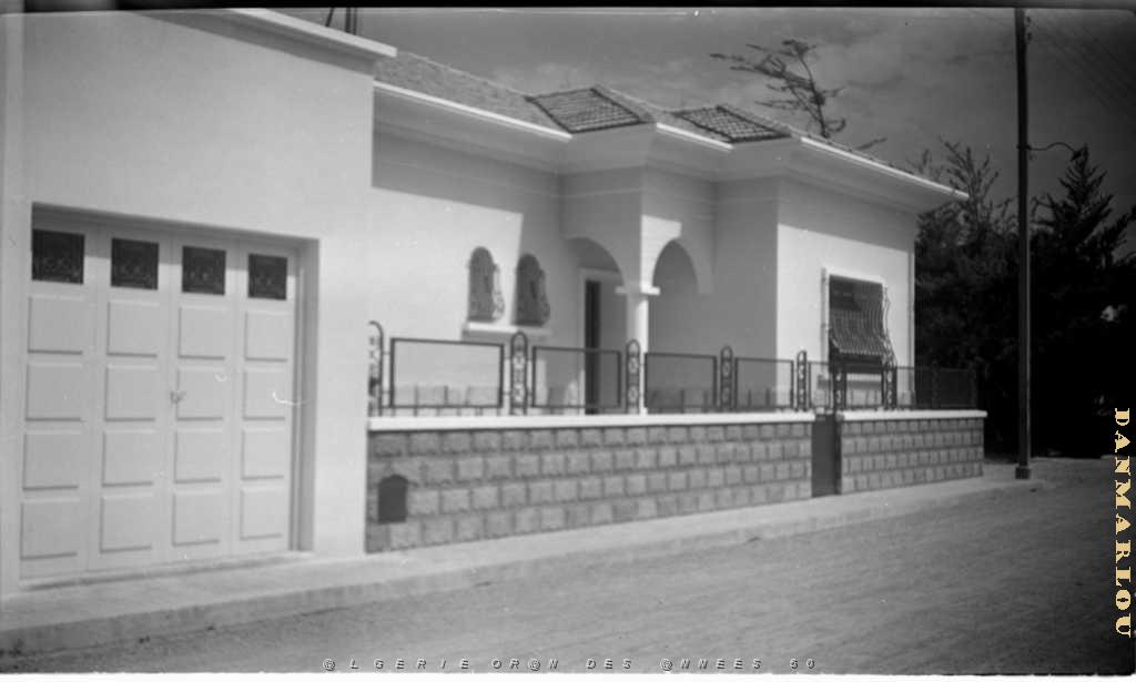 04 HOMMAGE A UN MACON DE MAISON 1954.jpg